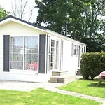 Chalet 556 Op Recreatiepark De Wielen *